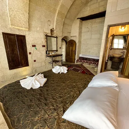 Hotel Takunya Cave