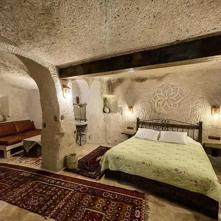 Hotel Takunya Cave *
