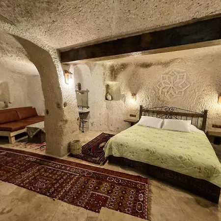 Hotel Takunya Cave