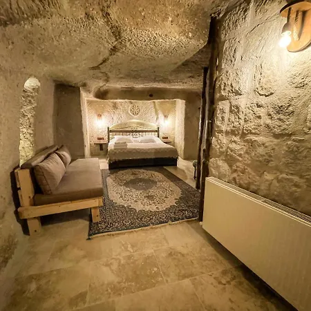 Hotel Takunya Cave *