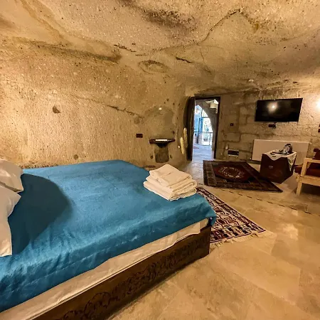 Takunya Cave