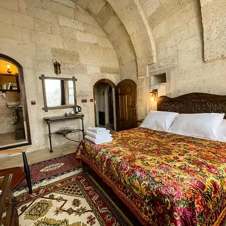 Hotel Takunya Cave *