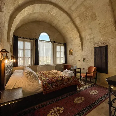 Hotel Takunya Cave