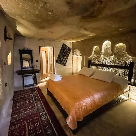 Hotel Takunya Cave